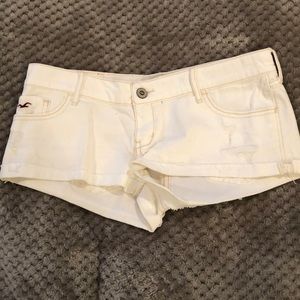 Hollister White Jean Shorts (Size 5/27)